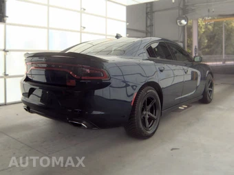2016 Dodge Charger SXT – miniatura 4