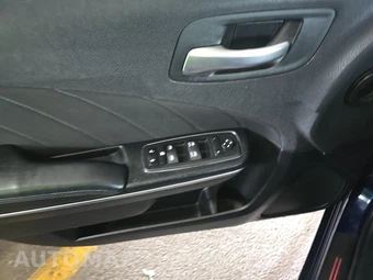 2016 Dodge Charger SXT – miniatura 9