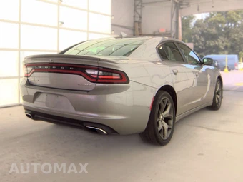 2016 Dodge Charger SXT – miniatura 4