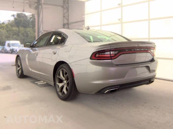 2016 Dodge Charger SXT – miniatura 6