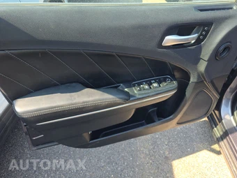 2016 Dodge Charger SXT – miniatura 15