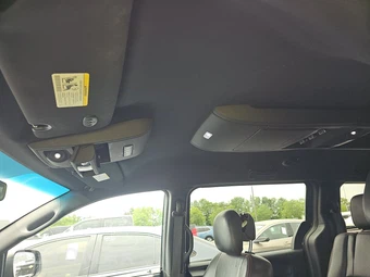 2016 Dodge Grand Caravan R/T 121.2" WB - miniatura 19