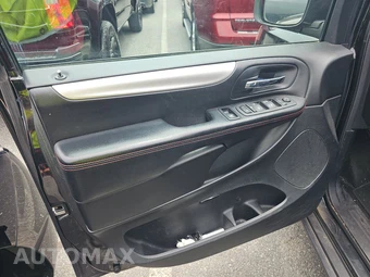 2016 Dodge Grand Caravan R/T 121.2" WB - miniatura 9