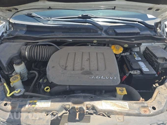 2016 Dodge Grand Caravan R/T 121.2" WB - miniatura 16