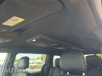 2016 Dodge Grand Caravan R/T 121.2" WB - miniatura 21
