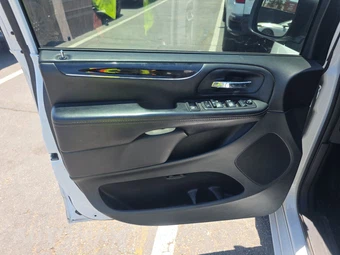 2016 Dodge Grand Caravan SE Plus 121.2" WB - miniatura 9