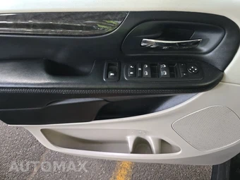 2016 Dodge Grand Caravan SXT 121.2" WB – miniatura 9