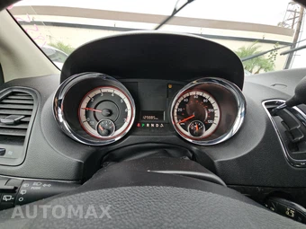 2016 Dodge Grand Caravan SXT 121.2" WB – miniatura 12
