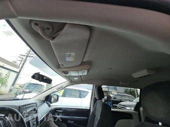 2016 Dodge Grand Caravan SXT 121.2" WB – miniatura 21