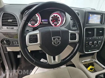 2016 Dodge Grand Caravan SXT 121.2" WB – miniatura 10