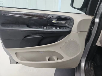 2016 Dodge Grand Caravan SXT 121.2" WB – miniatura 9