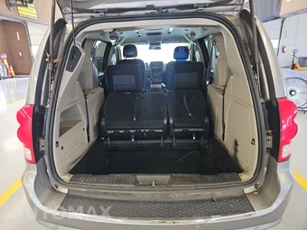 2016 Dodge Grand Caravan SXT 121.2" WB – miniatura 17