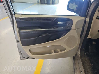 2016 Dodge Grand Caravan SXT 121.2" WB – miniatura 9