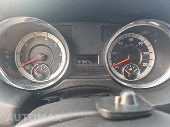 2016 Dodge Grand Caravan SXT 121.2" WB – miniatura 12