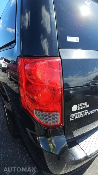 2016 Dodge Grand Caravan SXT 121.2" WB – miniatura 27
