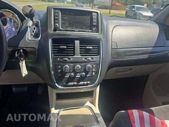 2016 Dodge Grand Caravan SXT 121.2" WB – miniatura 10