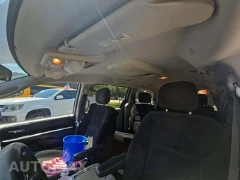 2016 Dodge Grand Caravan SXT 121.2" WB – miniatura 11