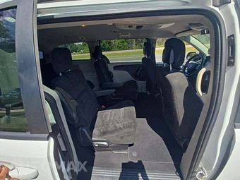 2016 Dodge Grand Caravan SXT 121.2" WB – miniatura 17