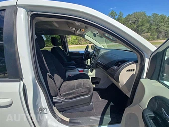 2016 Dodge Grand Caravan SXT 121.2" WB – miniatura 19