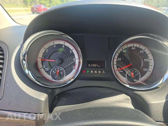 2016 Dodge Grand Caravan SXT 121.2" WB – miniatura 9