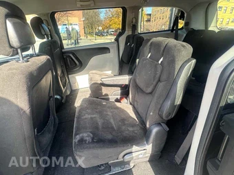 2016 Dodge Grand Caravan SXT 121.2" WB – miniatura 11