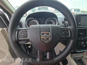 2016 Dodge Grand Caravan SXT 121.2" WB – miniatura 10