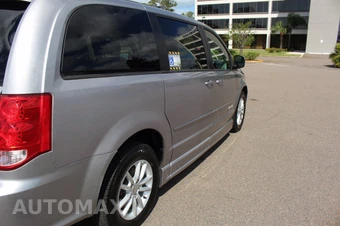 2016 Dodge Grand Caravan SXT 121.2" WB - miniatura 12