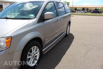 2016 Dodge Grand Caravan SXT 121.2" WB - miniatura 13