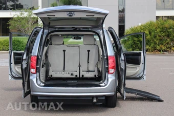 2016 Dodge Grand Caravan SXT 121.2" WB - miniatura 21