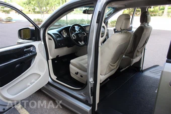2016 Dodge Grand Caravan SXT 121.2" WB - miniatura 27