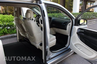 2016 Dodge Grand Caravan SXT 121.2" WB - miniatura 28