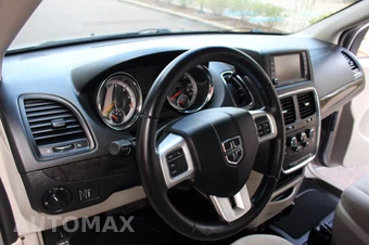 2016 Dodge Grand Caravan SXT 121.2" WB - miniatura 44