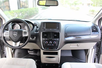 2016 Dodge Grand Caravan SXT 121.2" WB - miniatura 46