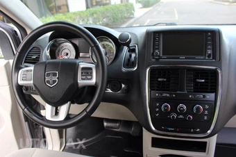 2016 Dodge Grand Caravan SXT 121.2" WB - miniatura 47