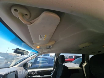 2016 Dodge Grand Caravan SXT 121.2" WB - miniatura 17