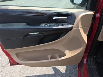 2016 Dodge Grand Caravan SXT 121.2" WB – miniatura 9