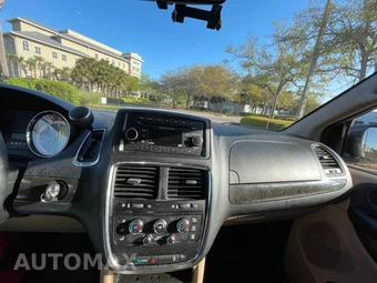 2016 Dodge Grand Caravan SXT - miniatura 16
