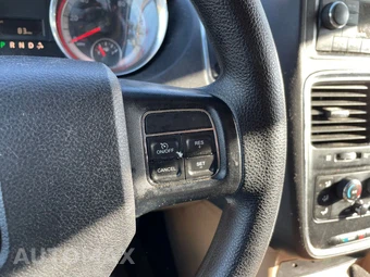 2016 Dodge Grand Caravan SXT - miniatura 17