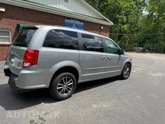 2016 Dodge Grand Caravan SXT Plus 121.2" WB - miniatura 17
