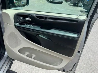 2016 Dodge Grand Caravan SXT Plus 121.2" WB - miniatura 18