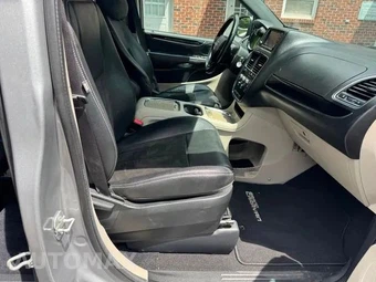 2016 Dodge Grand Caravan SXT Plus 121.2" WB - miniatura 19