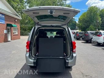 2016 Dodge Grand Caravan SXT Plus 121.2" WB - miniatura 3