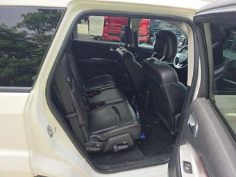 2016 Dodge Journey R/T - miniatura 17
