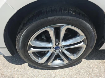 2016 Ford Edge Sport – miniatura 8