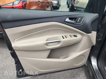 2016 Ford Escape SE – miniatura 9