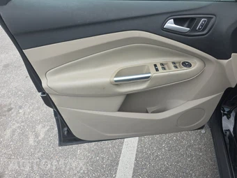 2016 Ford Escape SE – miniatura 9