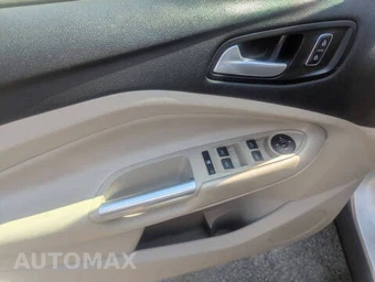 2016 Ford Escape SE - miniatura 9