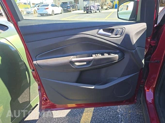 2016 Ford Escape SE – miniatura 9