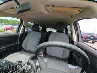 2016 Ford Escape SE – miniatura 8