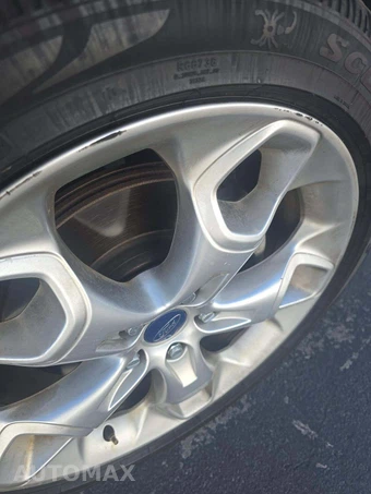2016 Ford Escape Titanium – miniatura 28